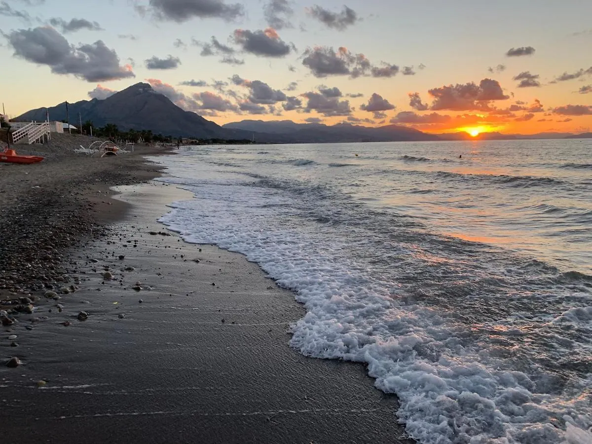 Dom wakacyjny Villetta Sul Mare In Resort Village Campofelice Di Roccella